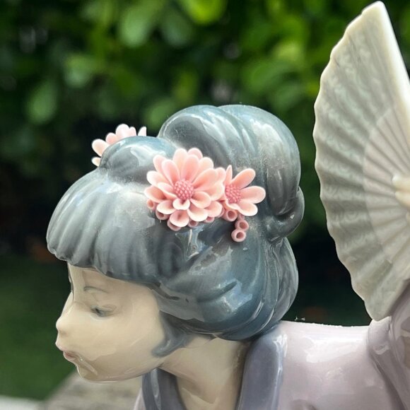 LLADRO PORCELAIN FIGURINE # 4991 "Madame Butterfly" Geisha Girl w/ 2 Fans - Picture 3 of 8